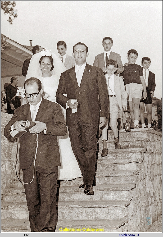 Sposi in uscita dalla Chiesa Franca Colavolpe  e Arnaldo Schettino .jpeg