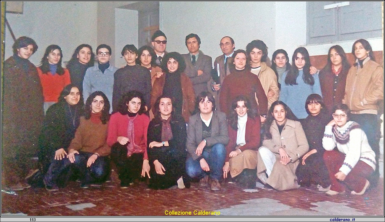 Alunni dell'Istituto Magistrale con Antonio Gilsenni.jpg