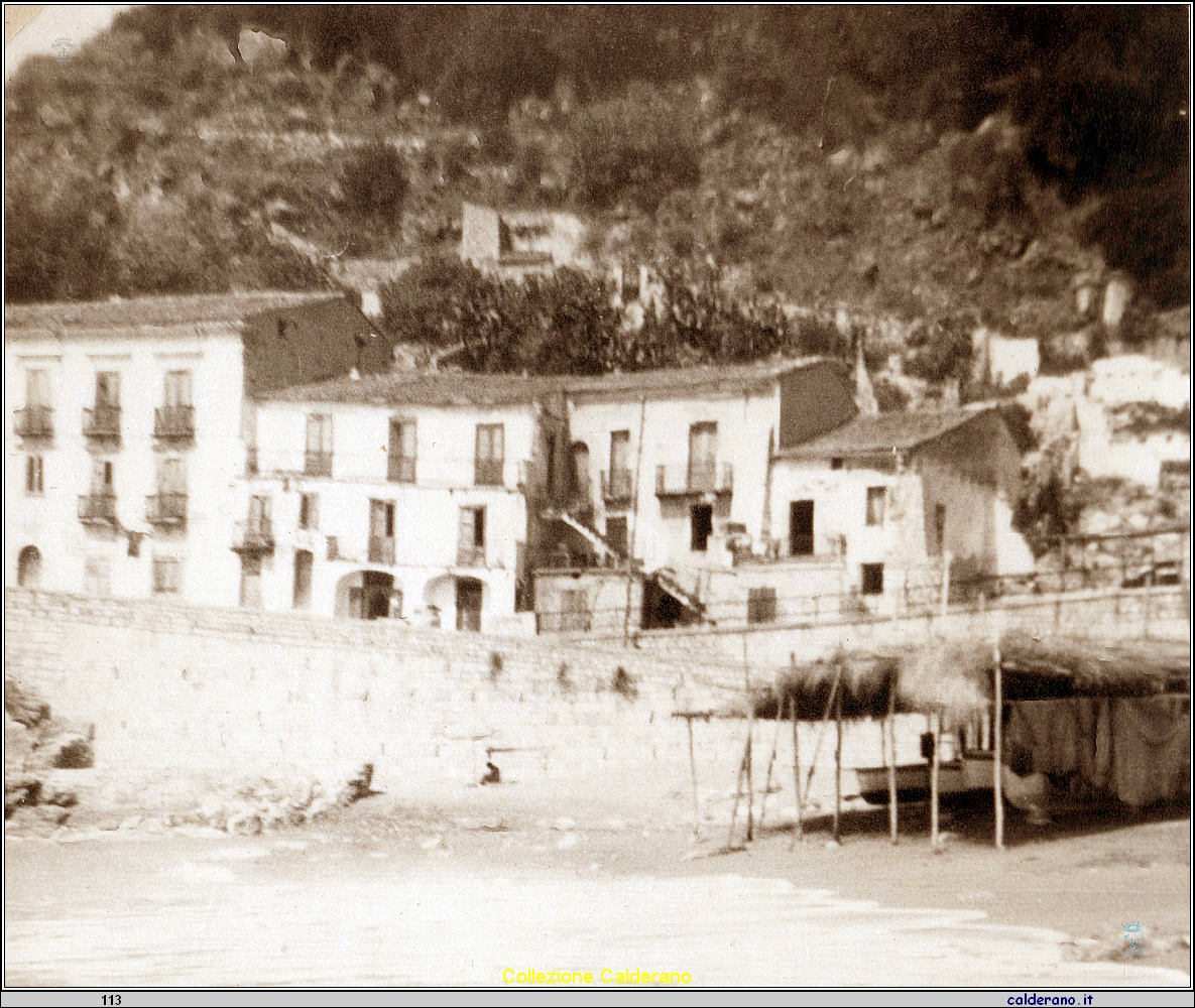 La capanna sulla spiaggia del Porto.jpg