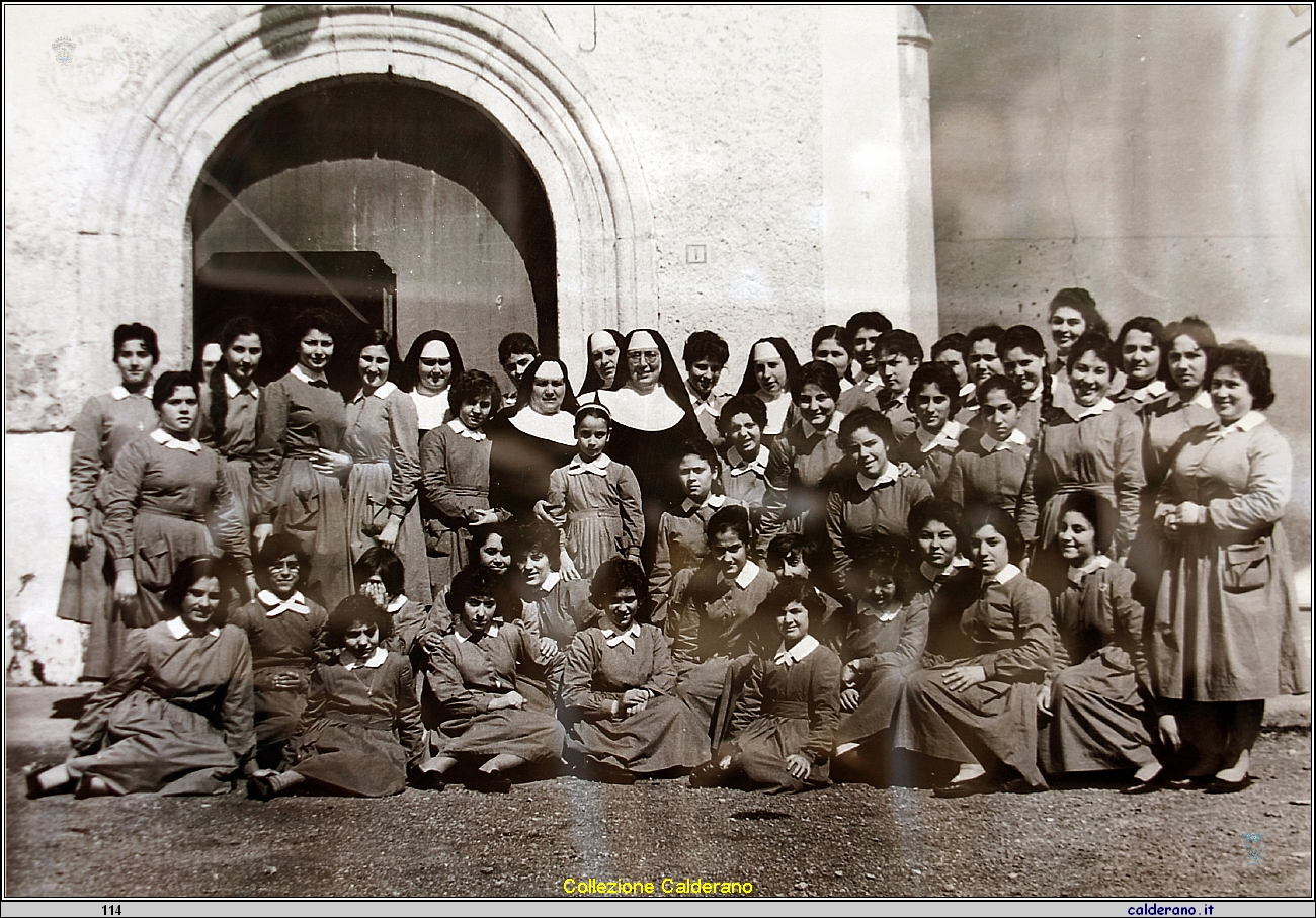 Convittrici dell'Istituto De Pino.JPG