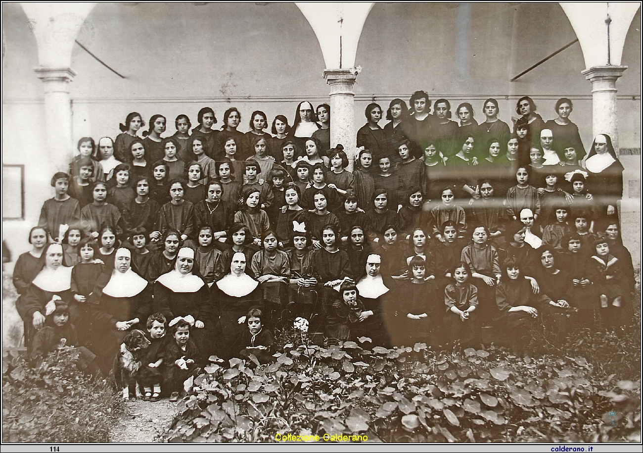 Convittrici e Suore dell'Istituto De Pino.JPG