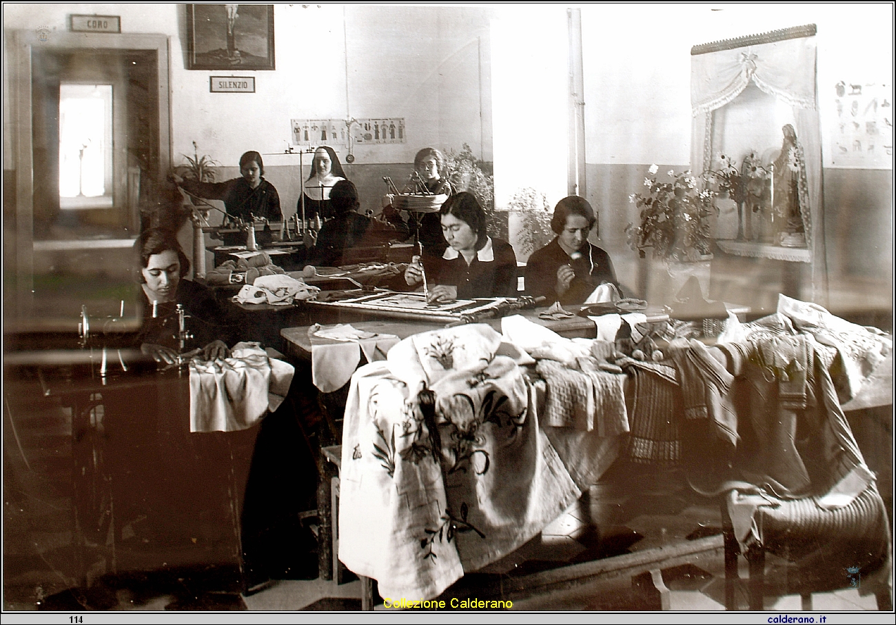 Scuola di cucito ai Cappuccini.JPG