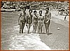 Sulla battigia Ciccillo, Franca e Silvana Colavolpe, Carmelina Mazzeo e Romualdo Pitotti Calderano.jpg