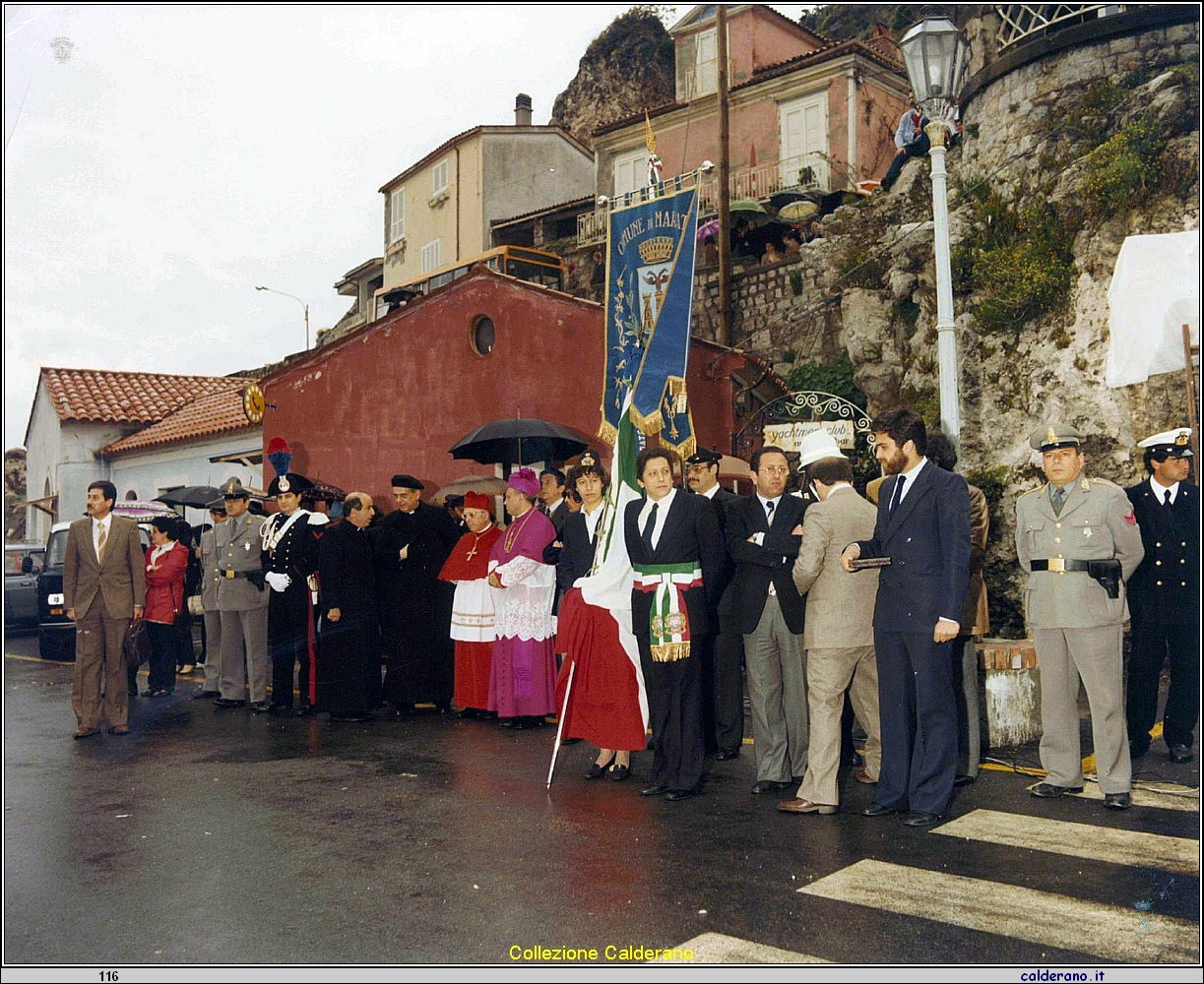 Aspettando l'arrivo di San Biagio al Porto 1982.jpg