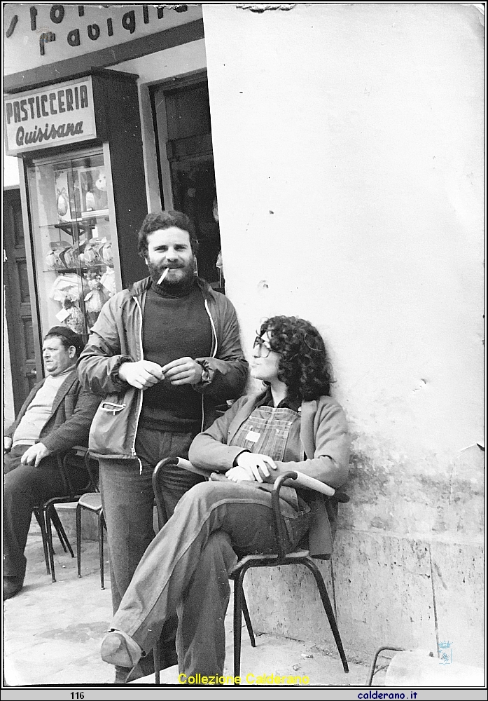 Biagio Ciliberti Scescello e Bice Avigliano; in secondo piano Raffaele Glosa alias Fiticchio.jpg