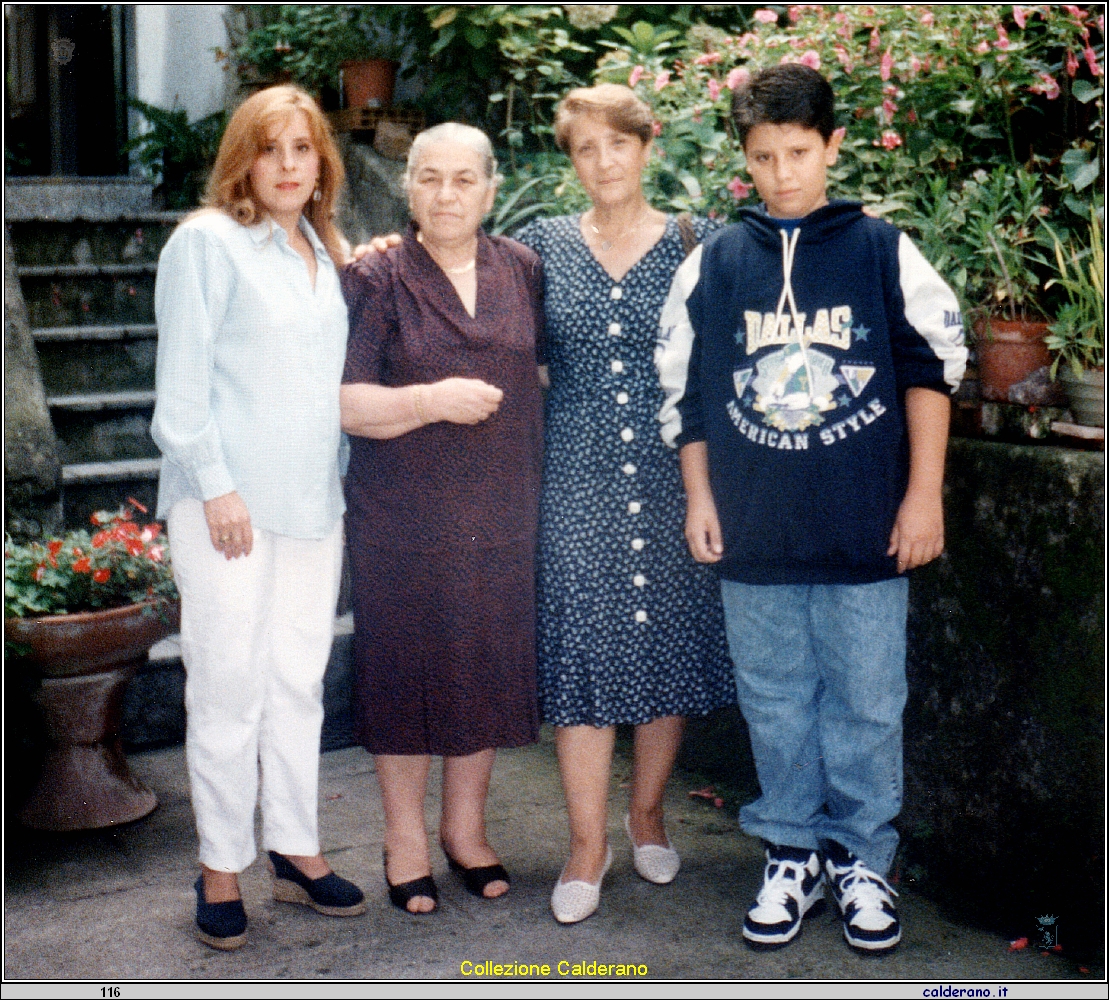 Teresa Tortorella, Maria Mazzeo, Rosa Liberatore e Antonio.jpeg