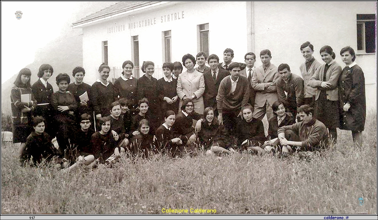 Alunni dell'Istituto Magistrale con Lidia D'Orlando.jpg