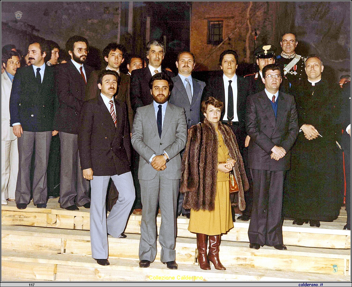 Le autorita' col Maestro Vincenzo Borgia della Banda Musicale dell'Arma dei Carabinieri 1982.jpg