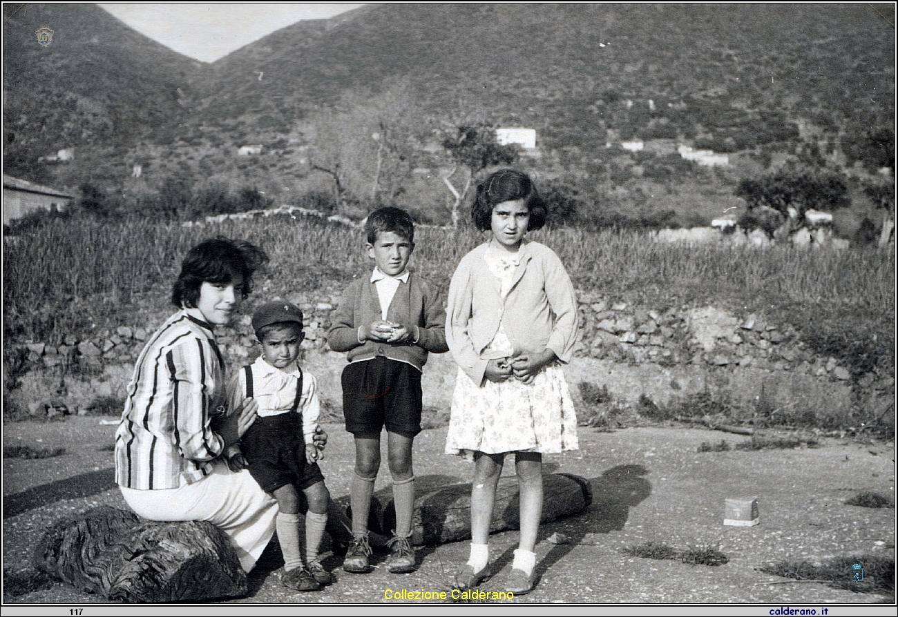 Liliana Colavolpe e i bambini.jpeg