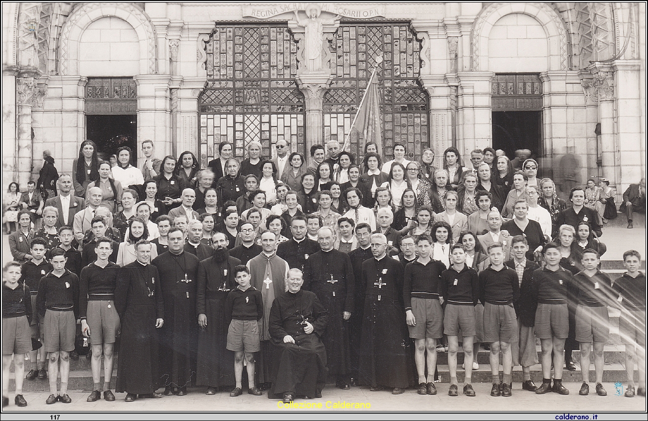 Lourdes con Pellegrini Marateoti.jpeg