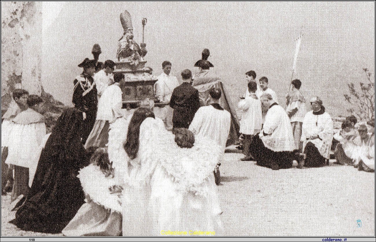 Benedizione alla Pietra del Sole durante la Processione di San Biagio.jpeg