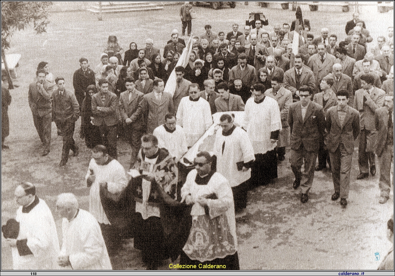 Funerale di Padre De Filippis  19-11-1958.jpeg