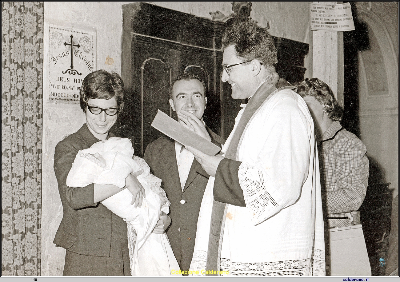 Il battesimo di Maria Pedulla' con Padre Cerracchio.jpeg