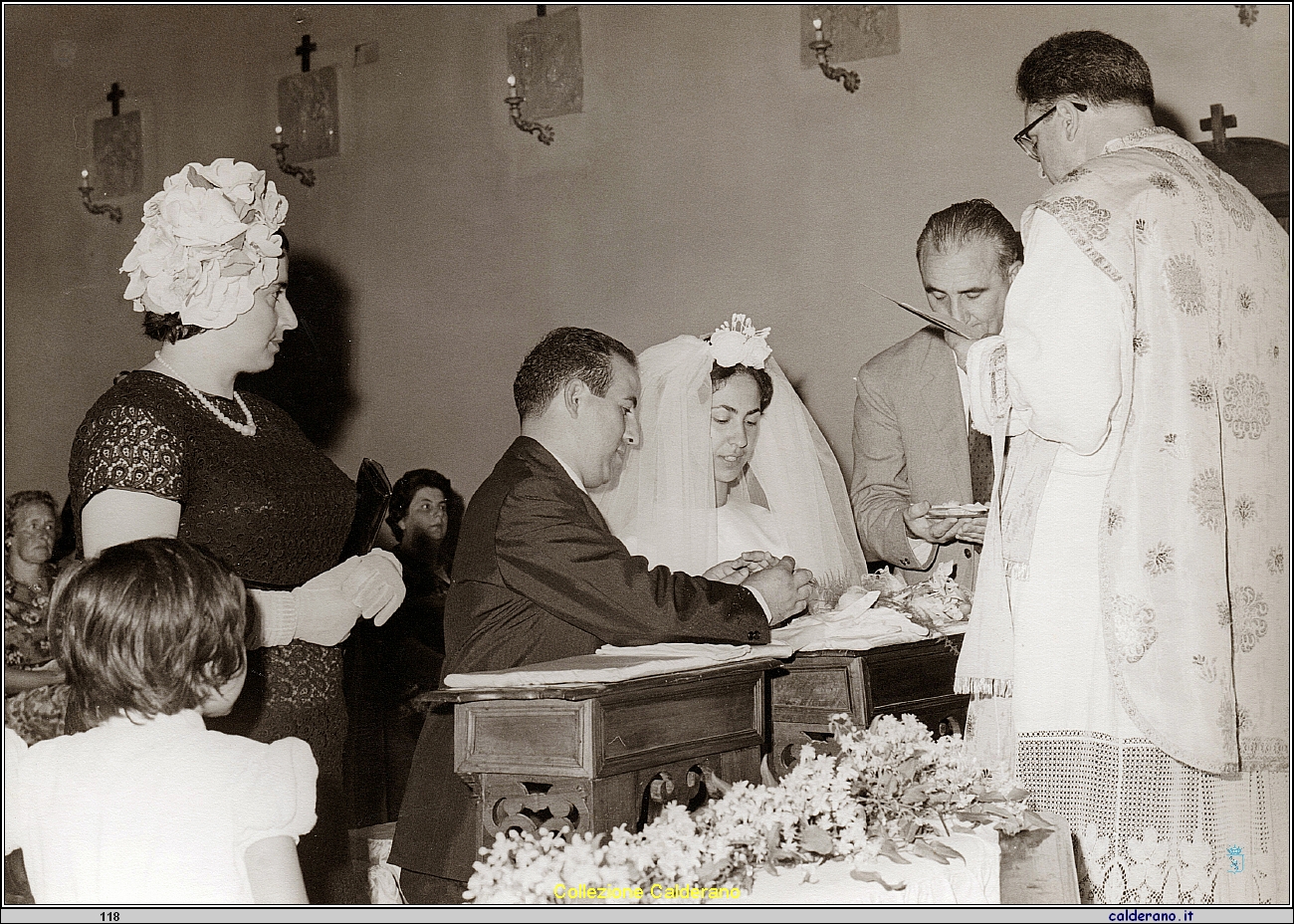 Scambio degli anelli tra Arnaldo Schettino e Franca Colavolpe.jpeg