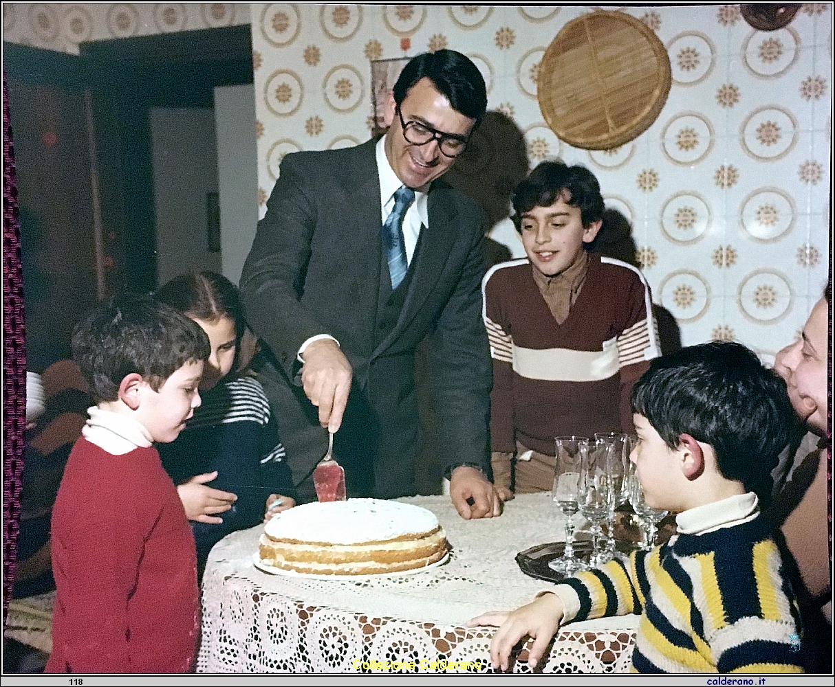 Taglio della torta di Eugenio De Rosa 10-3-1981.jpg