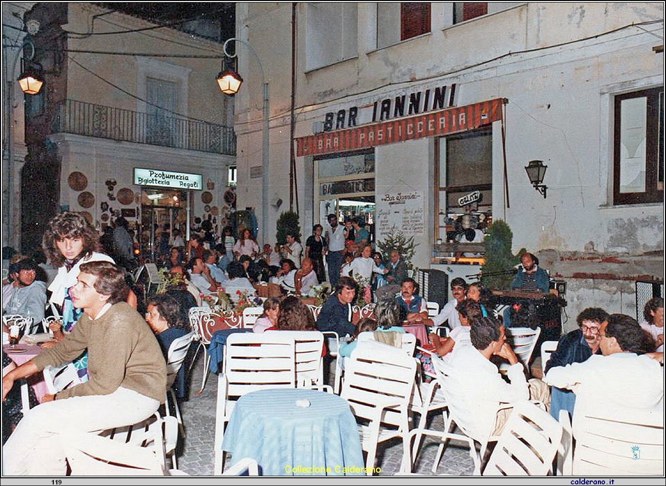 Piano Bar 1 in Piazza Buraglia.jpg