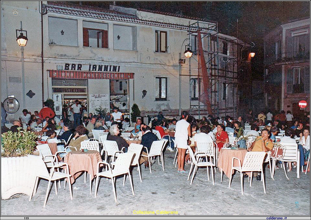 Piano Bar 2 in Piazza Buraglia.jpg