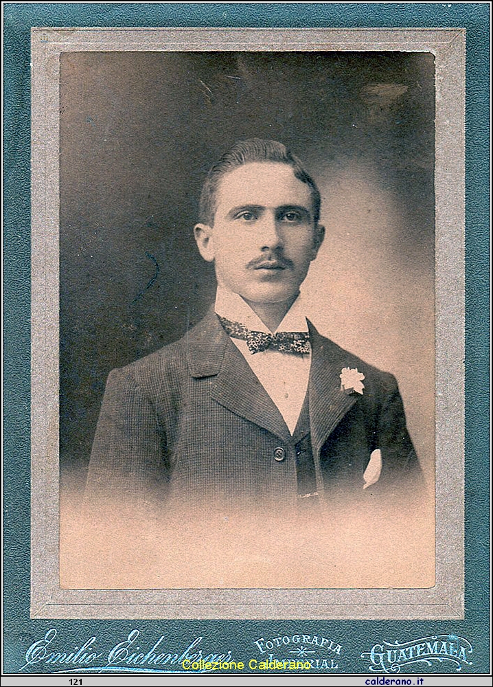 Brando Francesco di Felice Marateoto in Guatemala con la mariposa.jpg