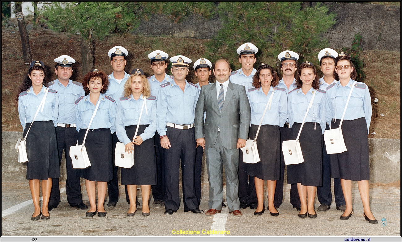 Il Sindaco Antonio Brando e i 14 Vigili Urbani agosto 1989.jpeg