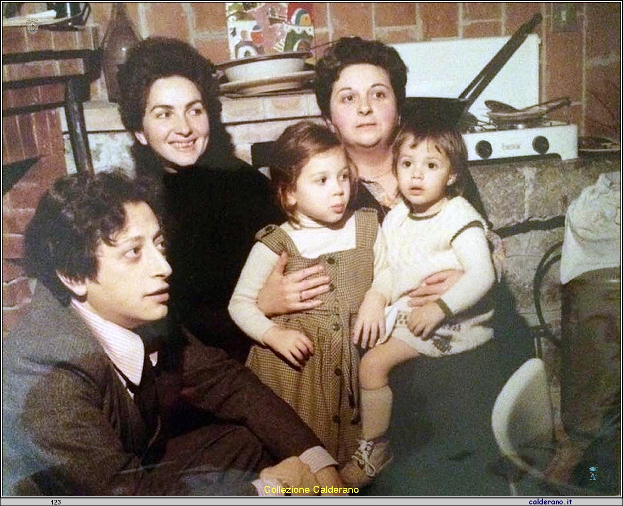 Fernando Sisinni, Maria e Rosalina Gambardella e Francesca e Stellina Sisinni.jpg