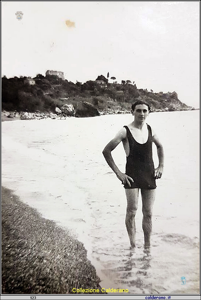 Michele Brando di Nonora, bagnante a Fiumicello - anni '30.jpg