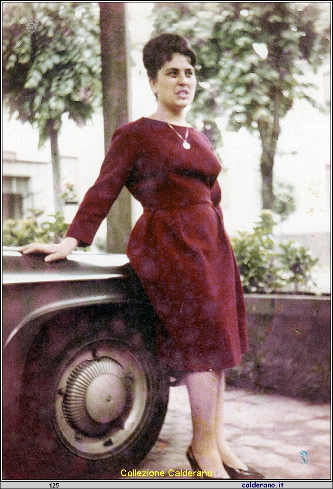 Teresa D'Alascio con l'abito rosso.jpg