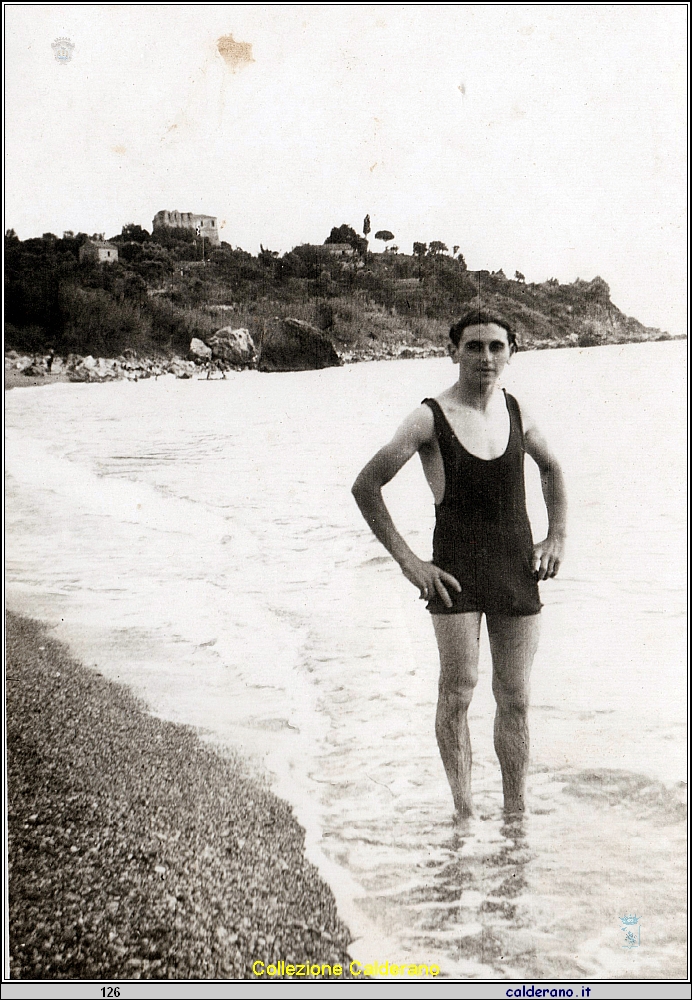 Michele Brando di Nonora, bagnante a Fiumicello - anni '30.jpg