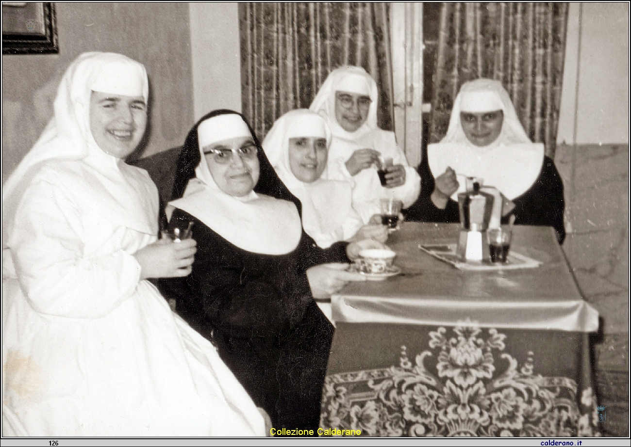 Pausa con il caffe' delle Suore di Montecalvario.jpeg