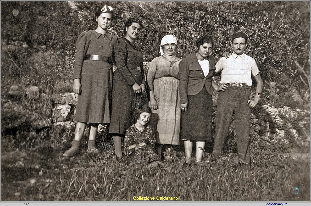 Da un album di una famiglia di Maratea A 37c.jpg