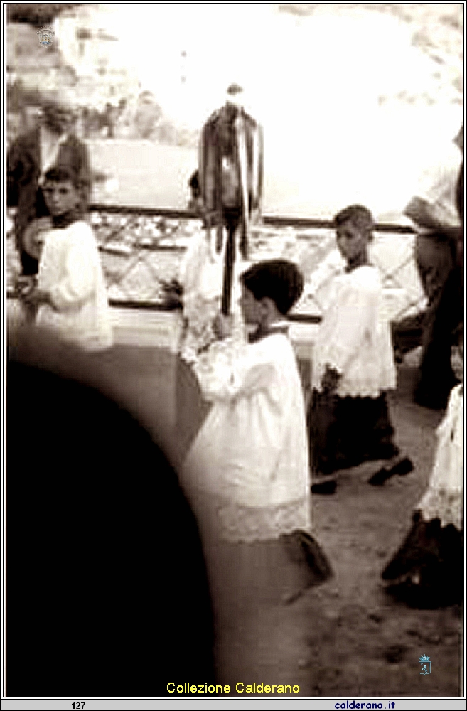 La Processione della Madonna di Portosalvo sulla rotonda al Porto.jpg