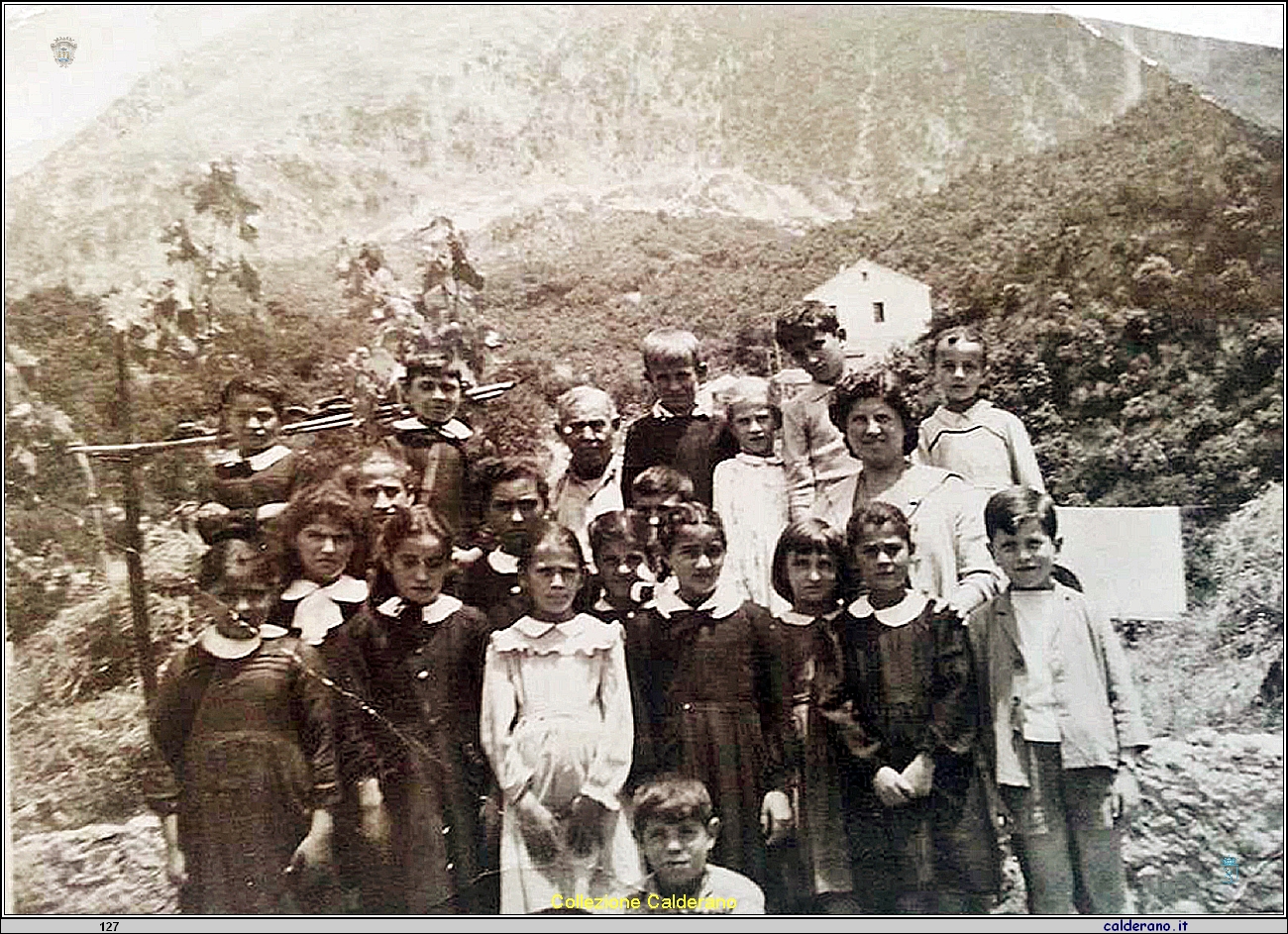 Scuola Elementare 1958 con la maestra Adea Lopa Romeo.jpg