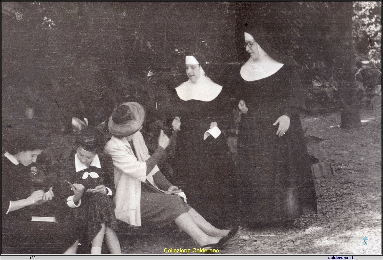 Le Suore nel parco.jpg