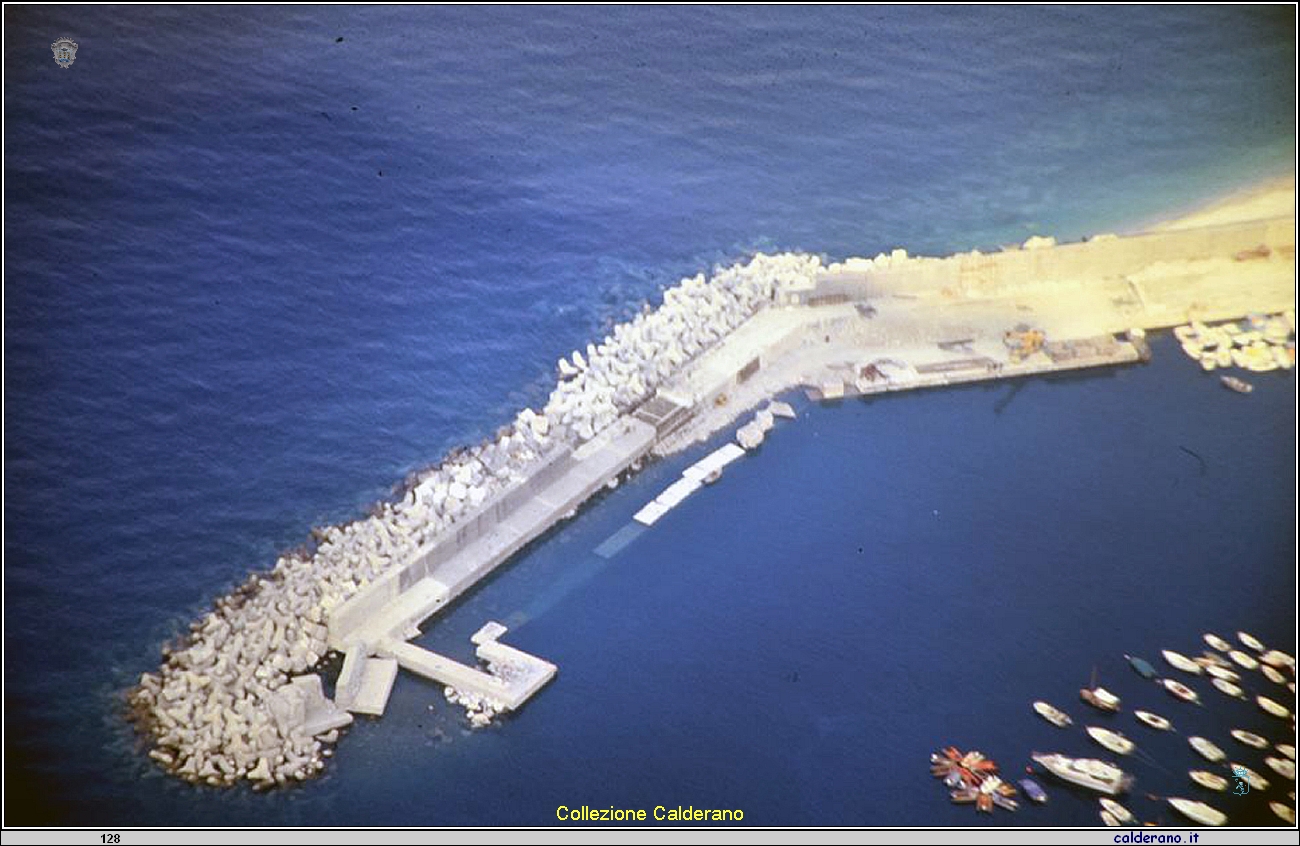 Si costruisce il molo nord.jpg