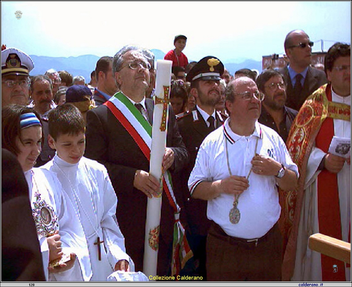 Sindaco Giuseppe Pippo Schettino e Don Vincenzo Iacovino 2003.jpg