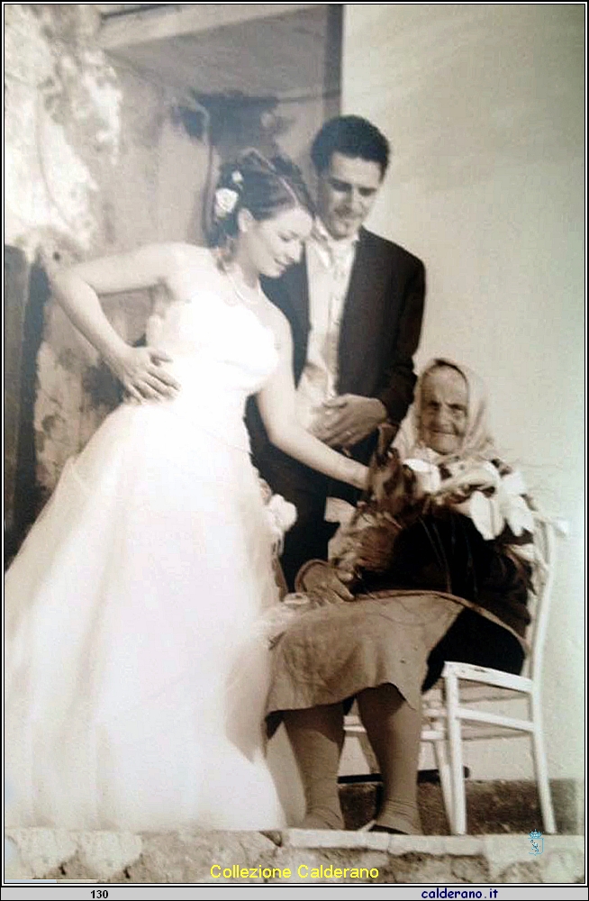 Gli sposi e Luigina De Biase.jpg