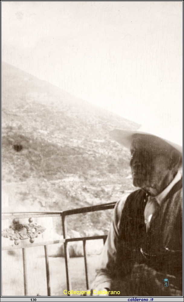 Seduto nel balcone al Porto.jpg