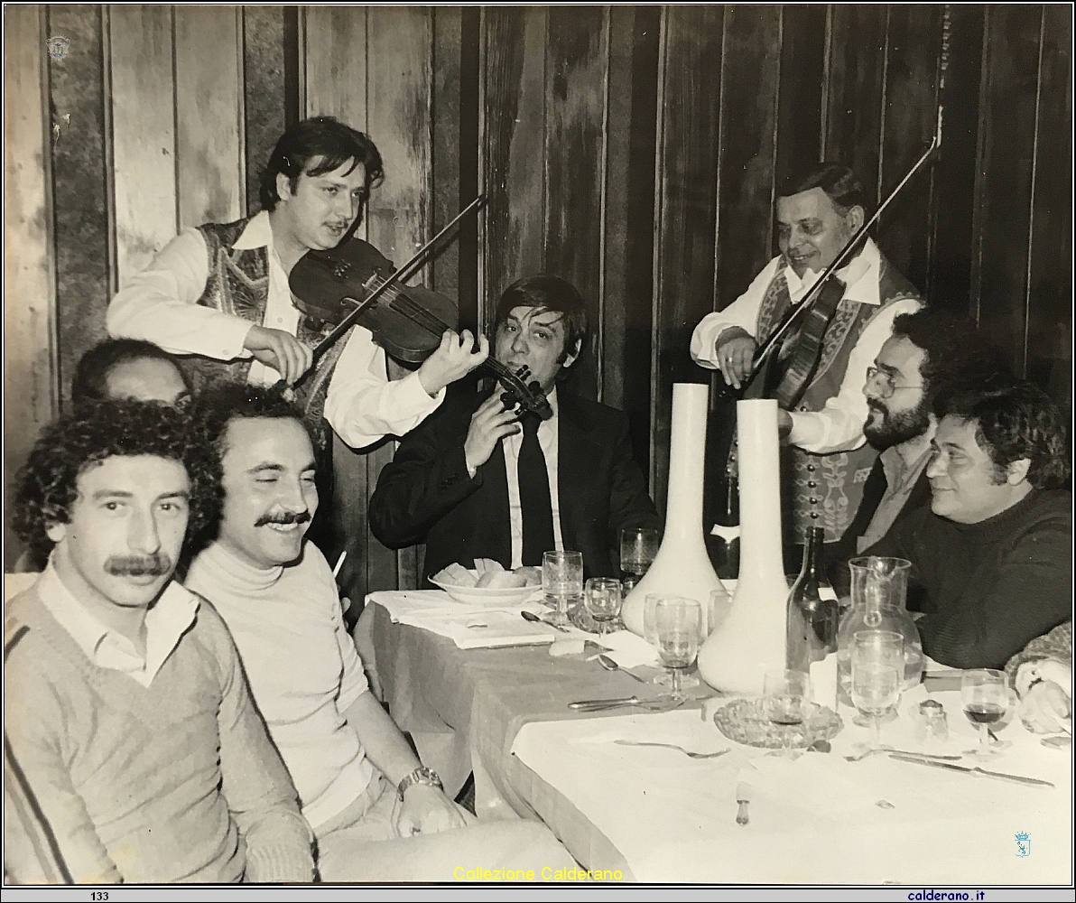 Marateoti a cena a Budapest con i violini 1979.JPG