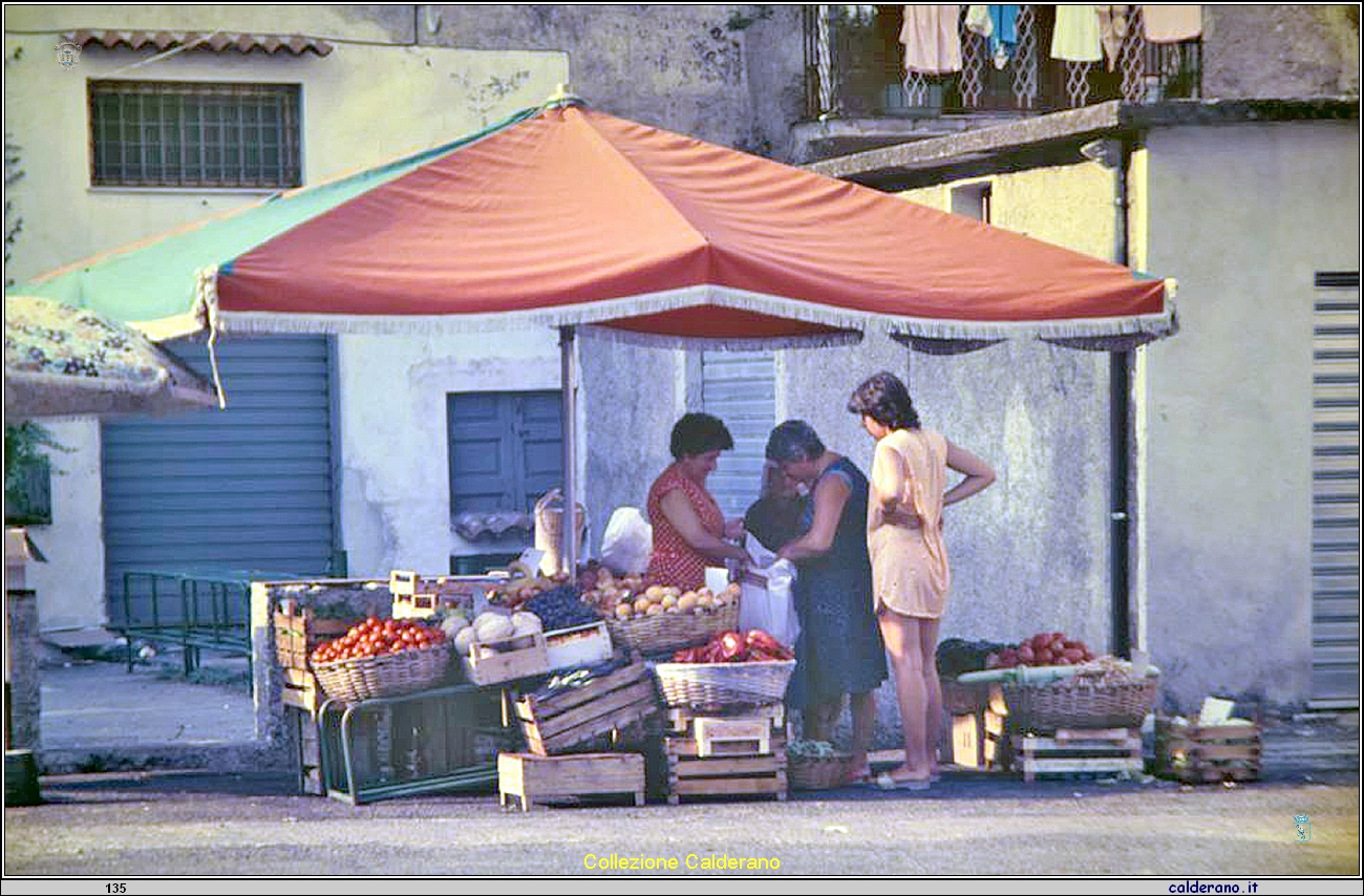 Angiolina Limongi e il banco della frutta.jpg