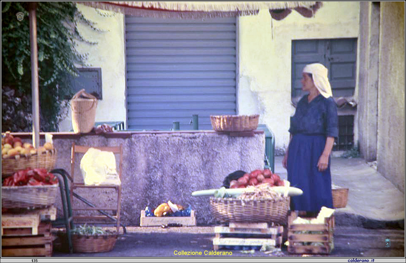 Costanza Raele e il suo banco della frutta.jpg