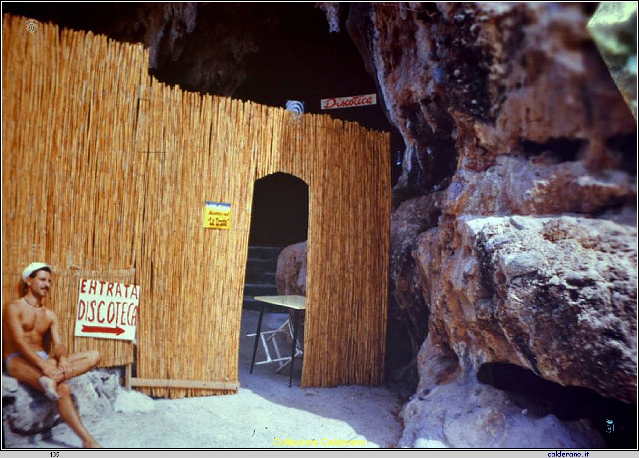 Entrata discoteca 1979 nelle grotte di Fiumicello.jpg