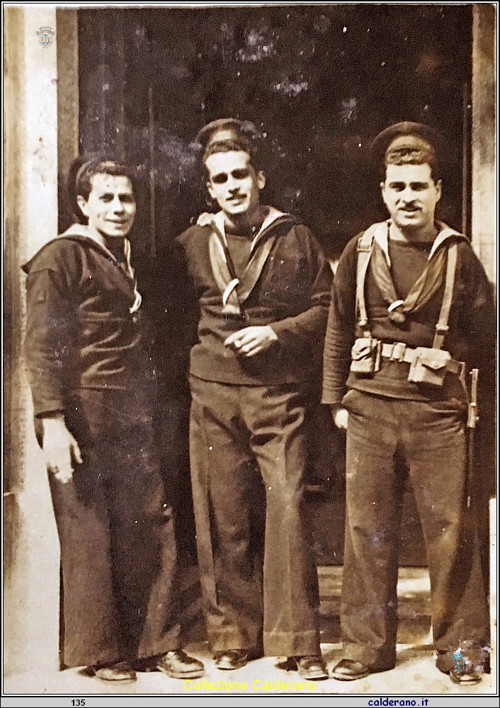 Gigino Avigliano a dx con la giberna.jpg