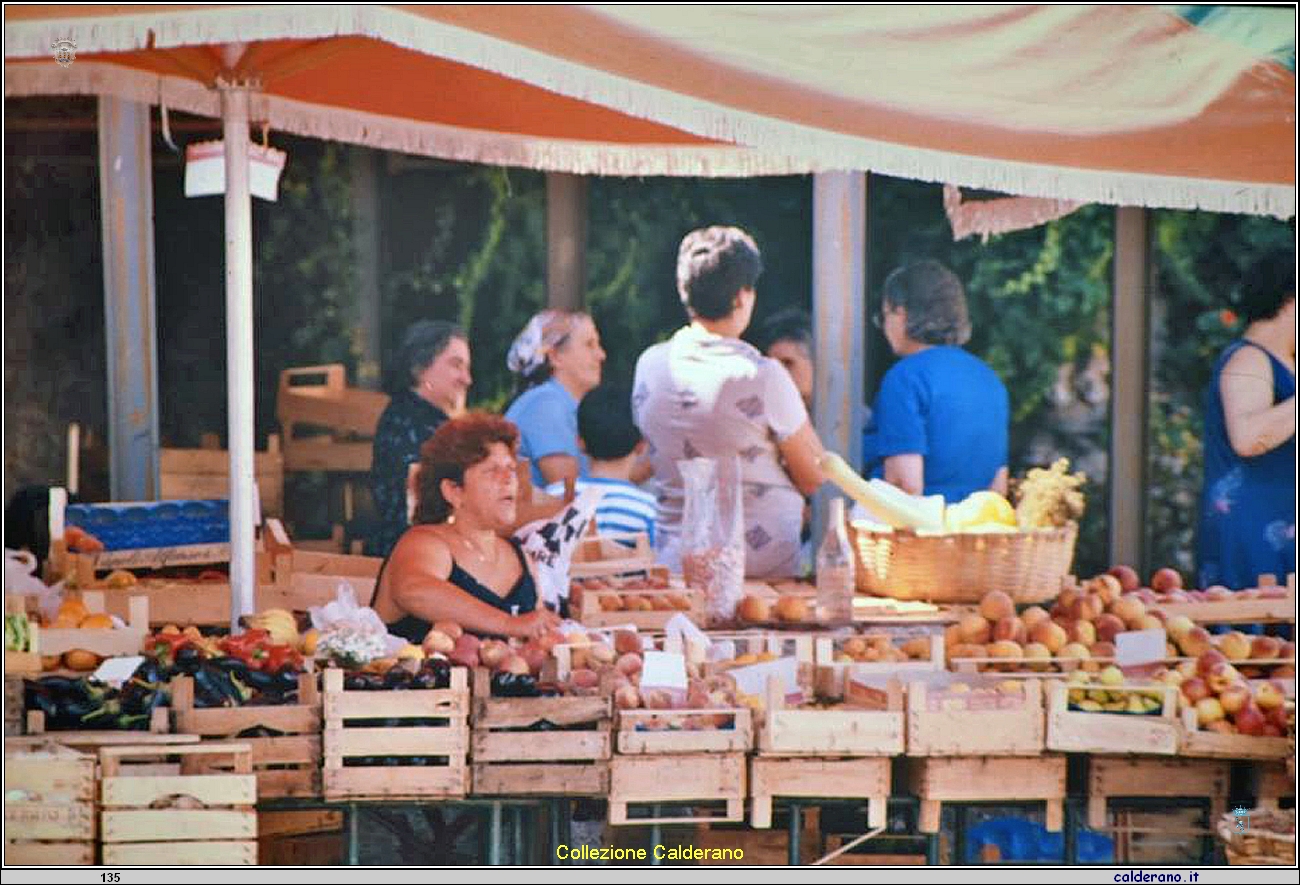 Rosetta Glosa e il banco di frutta.jpg