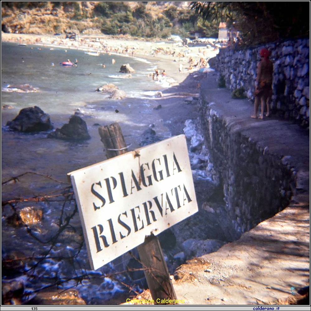 Spiaggia riservata - Fiumicello 1979.jpg