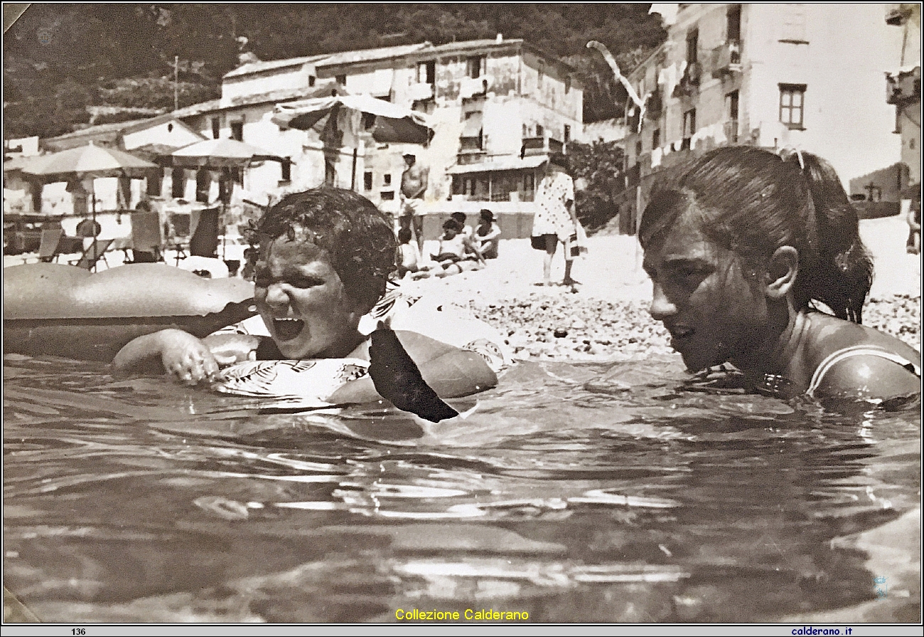 Bice e Gina Avigliano - Spiaggia del Porto.jpg