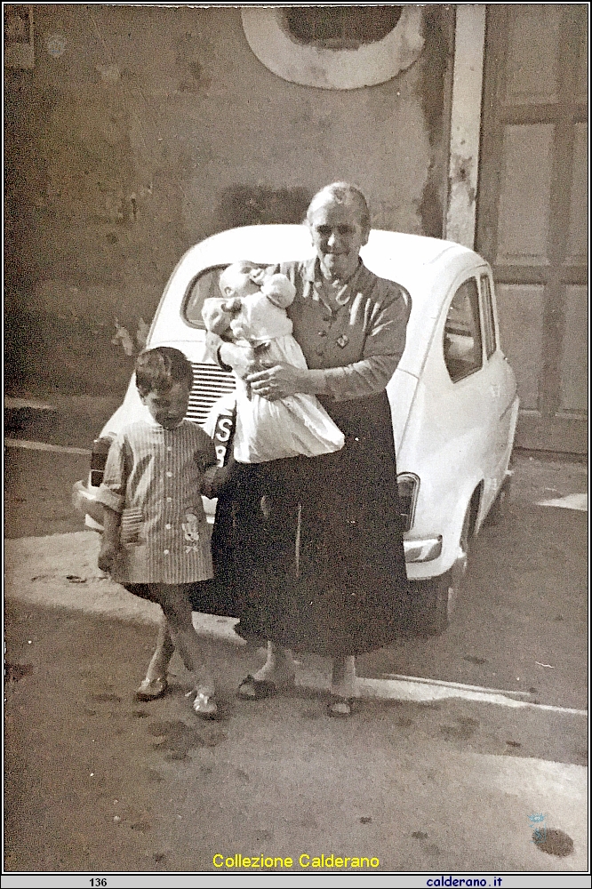 Luigina Mazzeo - Nonna Gina - e le nipotine.jpg