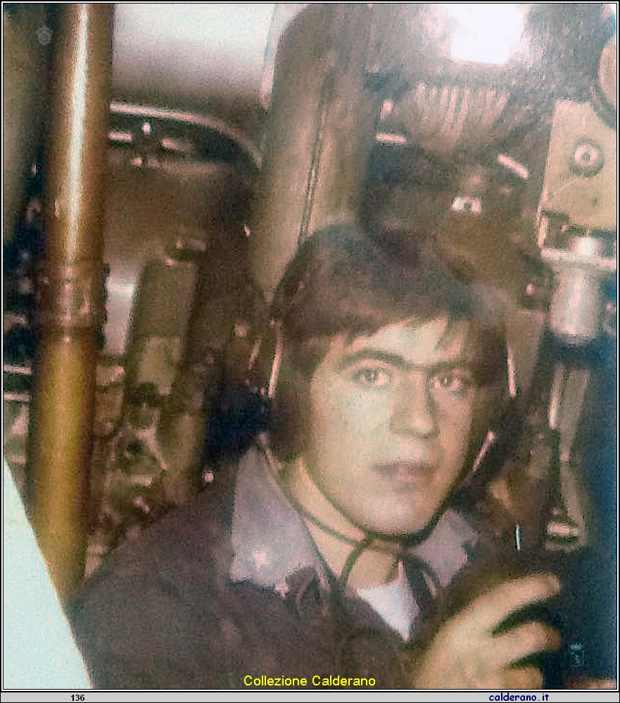 Mimmo Dammiano marinaio nel sommergibile .JPG