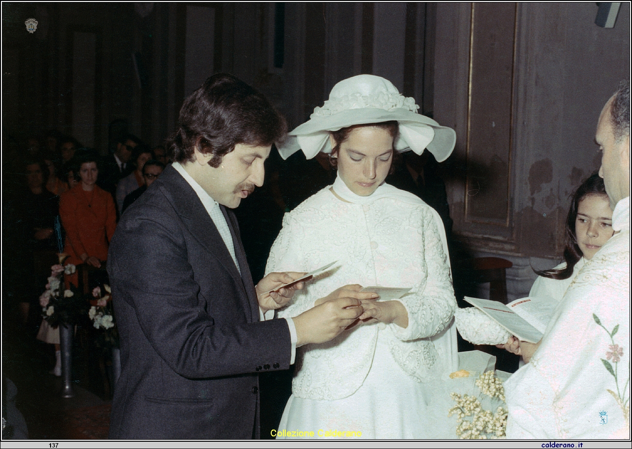Mario da l'anello a Liliana ML 20.jpeg