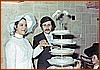 Liliana e Mario tagliano la torta nunziale 09-04-1972 ML 48.jpeg