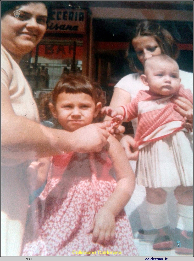 Maria Grazia Avigliano con Francesca, Raffaella e Rosa Liberatore.JPG