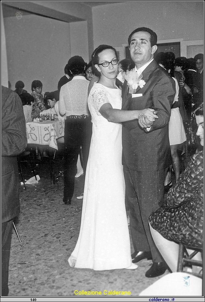 Matrimonio di Eugenio e Maria Emilia - Maria Emilia e Biasino Senior che ballano.jpg